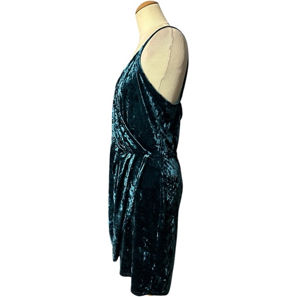 New Look Crushed Velvet Faux Wrap Dress Green Size 14 - Picture 3 of 4